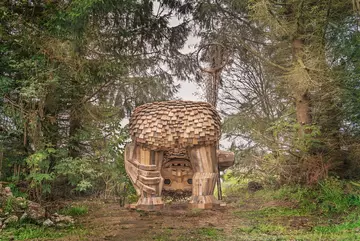 Hasse, troll sculpture