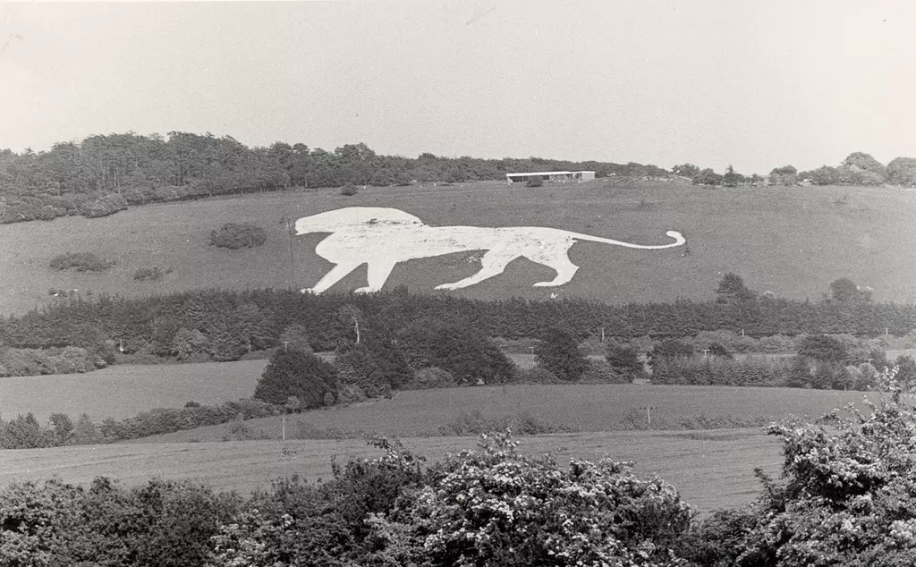 Whipsnade chalk white lion