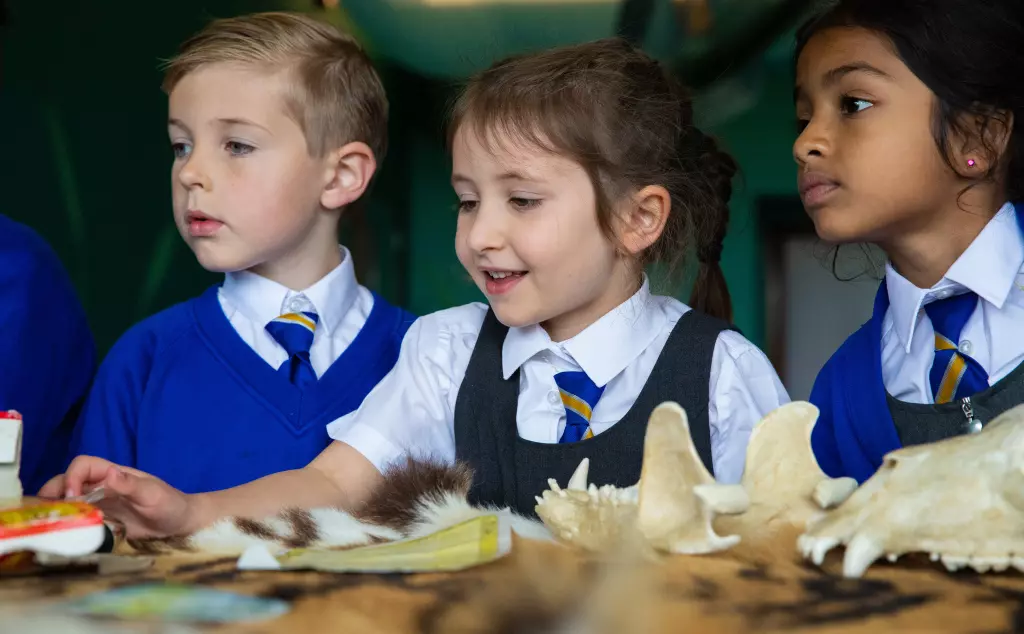 Primary school education workshop at Whipsnade Zoo
