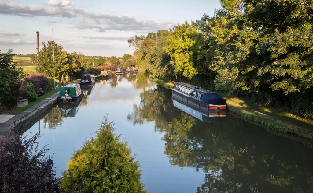 View of grand union canal which runs through Bedfordshire