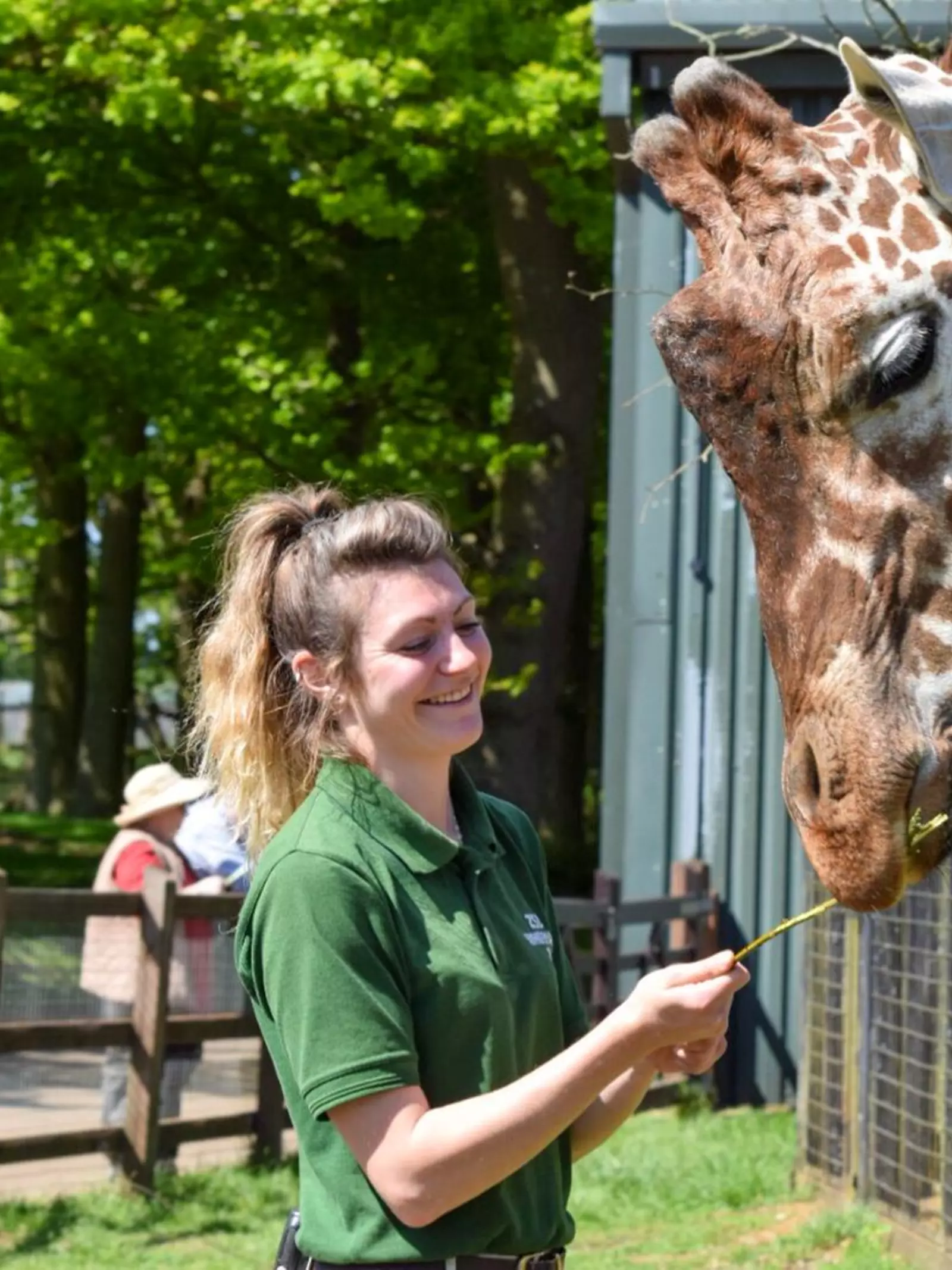 keeper at whipsnade zoo