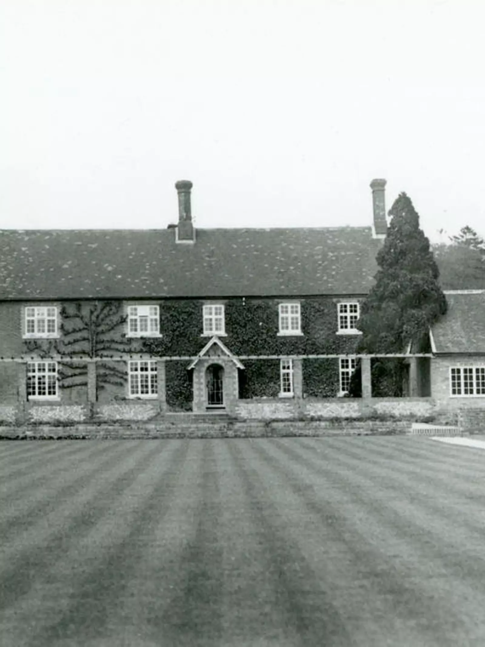 Hall Farm Whipsnade in June 1931. 
