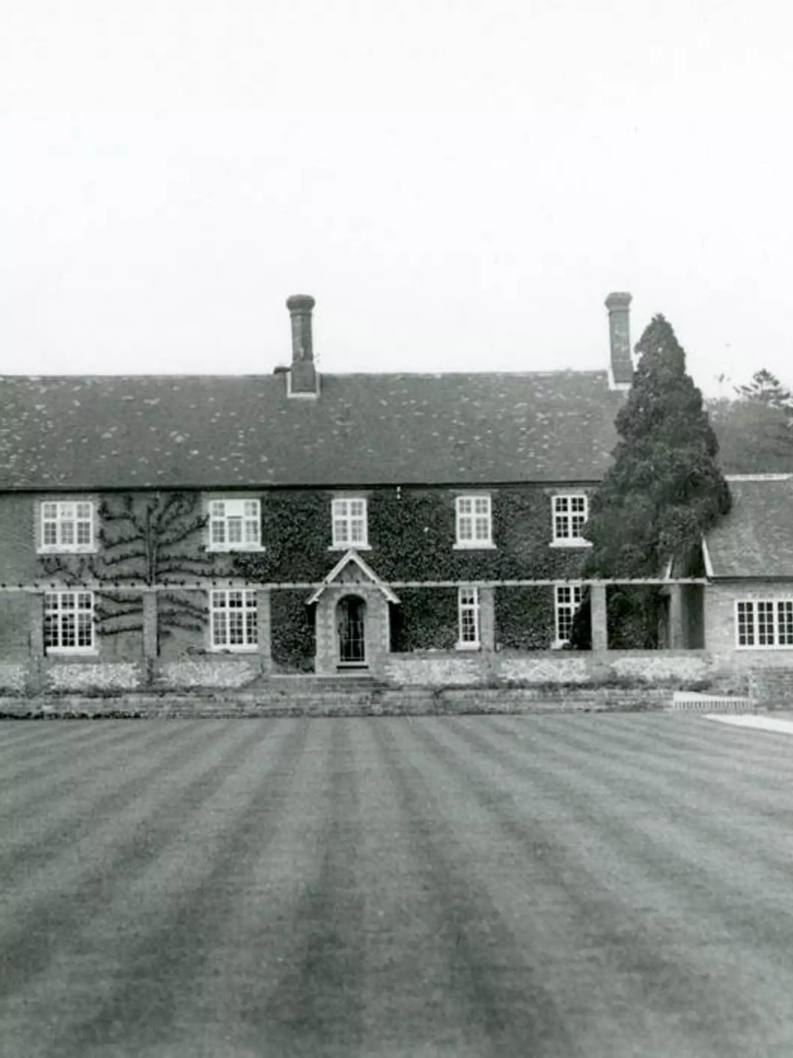 Hall Farm Whipsnade in June 1931. 